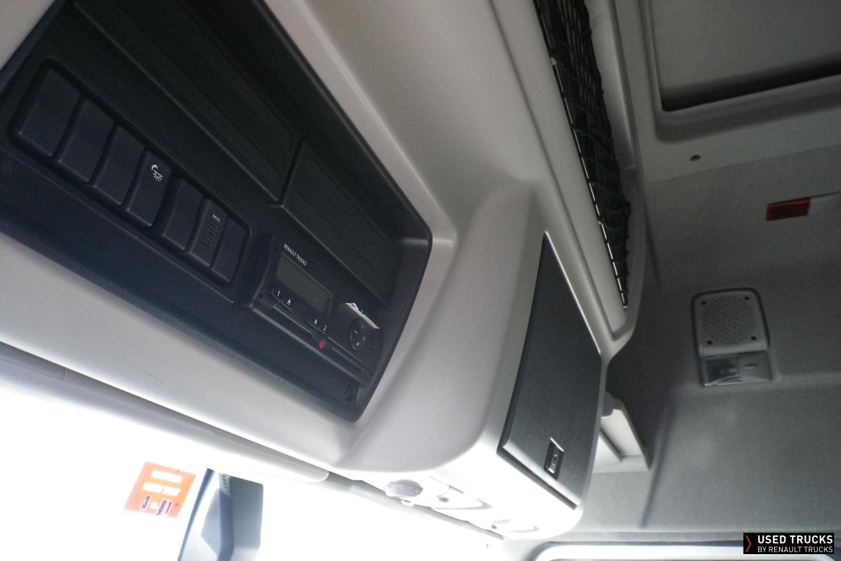 Renault Trucks D Wide 320