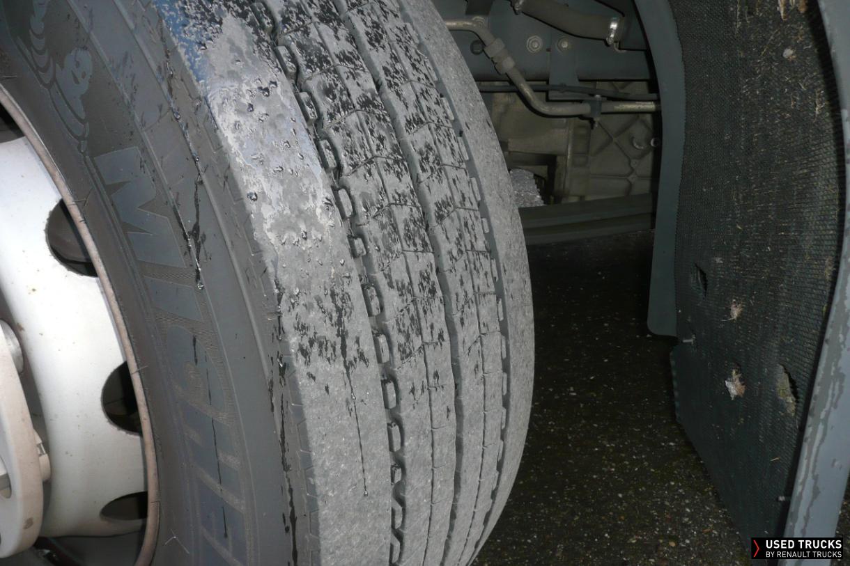 Renault Trucks D Wide 320