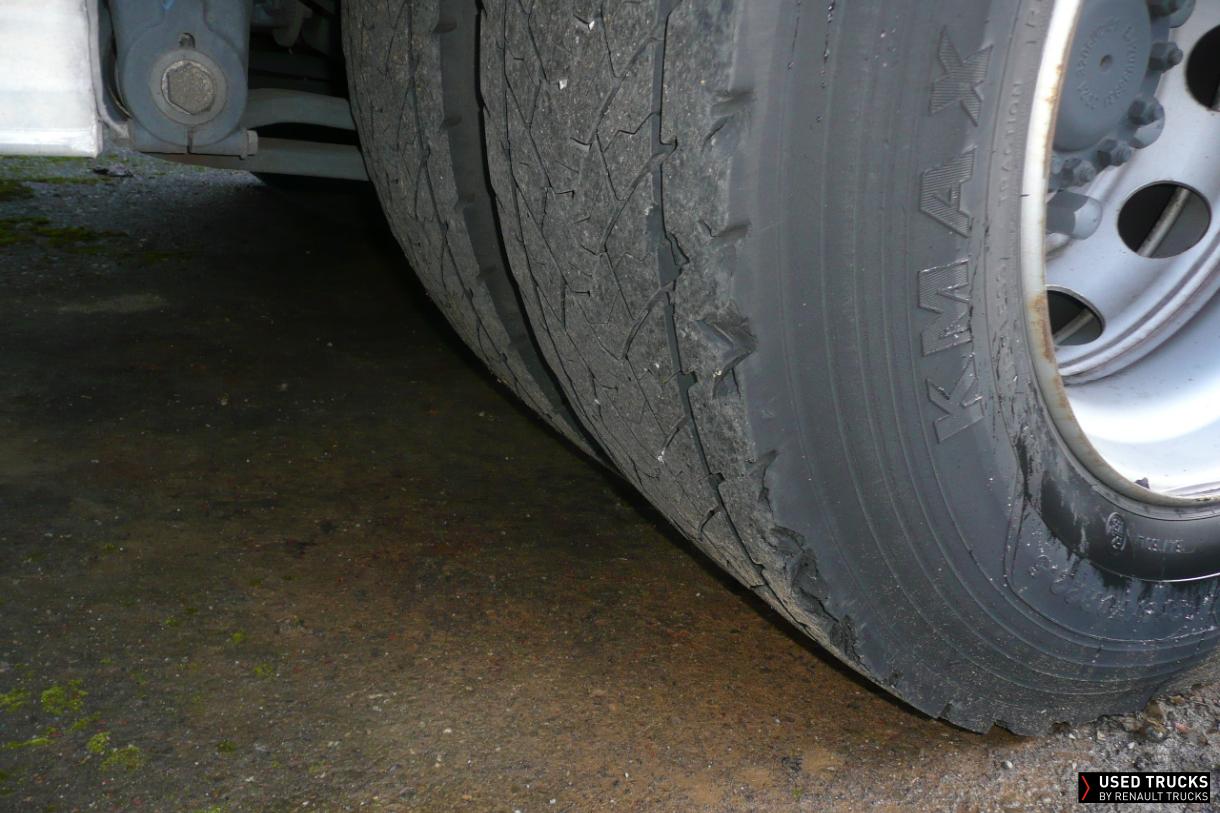 Renault Trucks D Wide 320