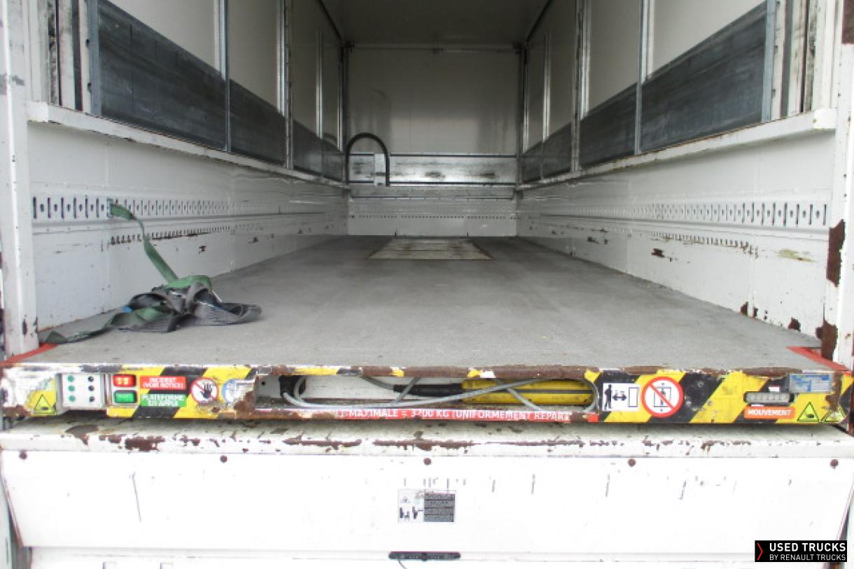 Renault Trucks D Wide 320