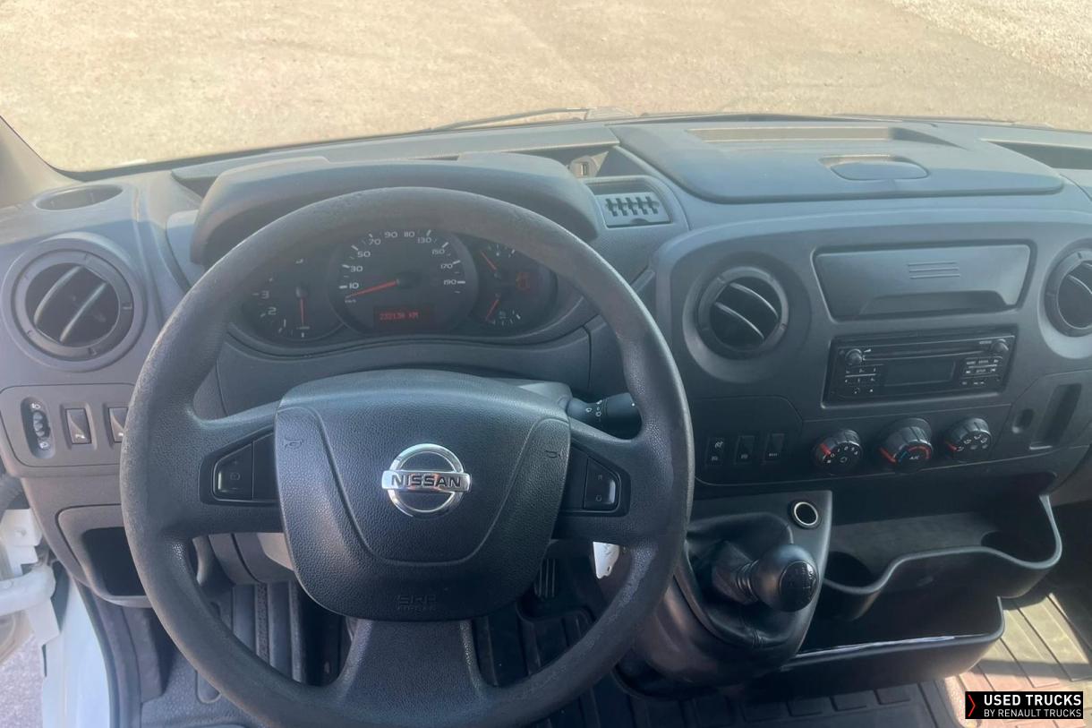 Nissan NV400 