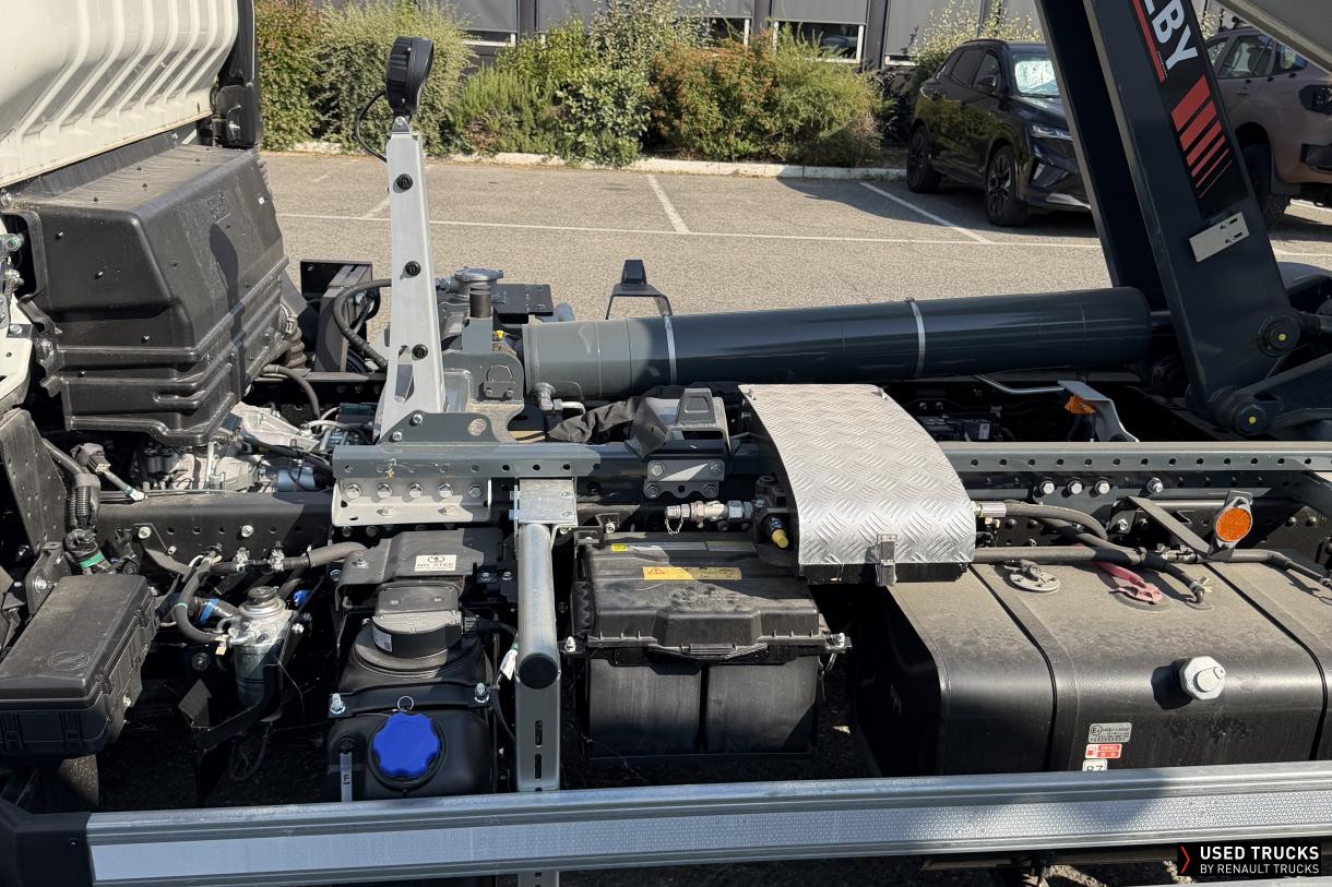 Isuzu M30 190