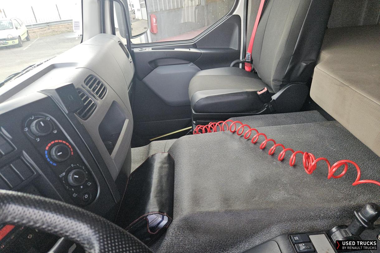 Renault Trucks D Wide 320