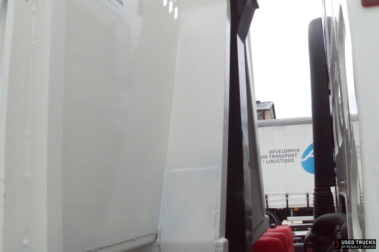 Renault Trucks D 240