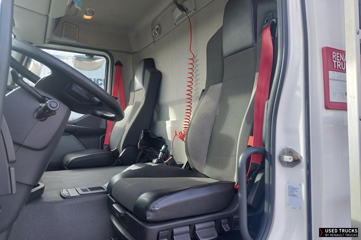Renault Trucks D Wide 320
